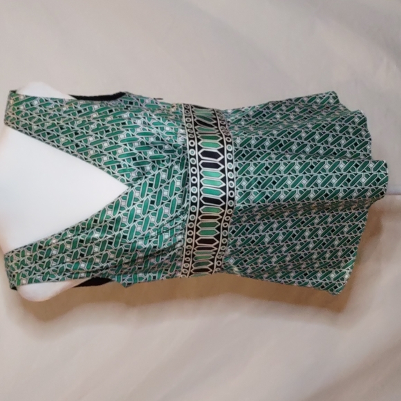 Tahari Tops - Tahari green black vneck top, Sleeveless small Blouse Nwt